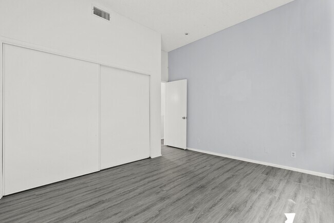 Building Photo - 9346 N Van Nuys Blvd W