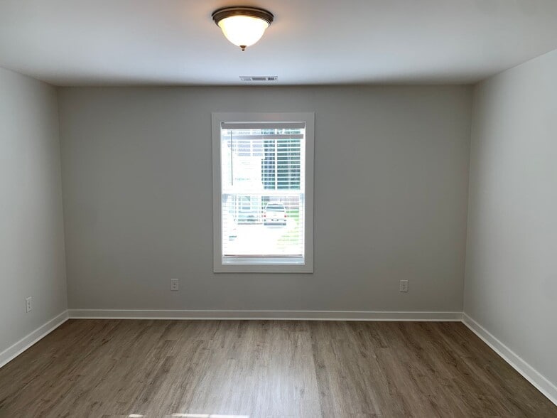 Building Photo - Northern Village