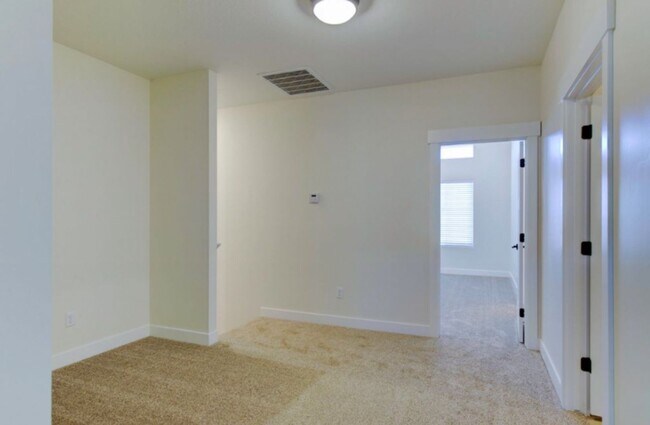 Building Photo - 2875 W Cody Dr