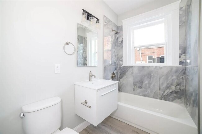 Building Photo - 566-572-572 Main St