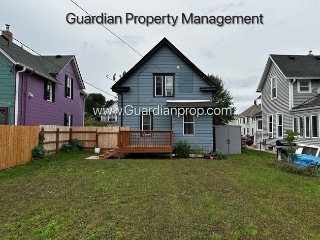 Building Photo - Northeast Minneapolis Single Family Home, Dishwasher, Hardwood Floors, W/D in Unit