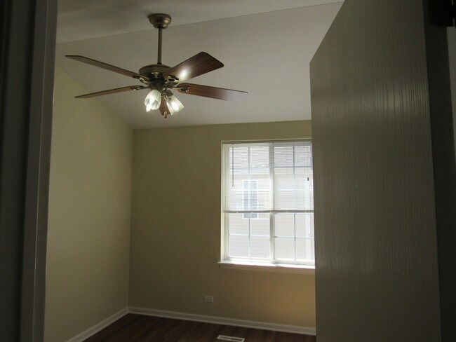 Building Photo - 255 W Treehouse Ln