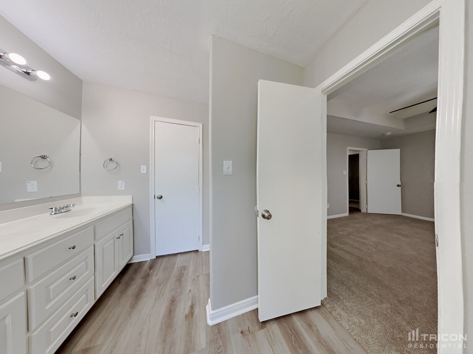 Building Photo - 16333 Sun View Ln