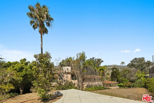 Building Photo - 16820 Sunset Blvd