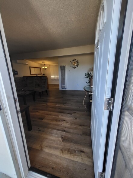 Building Photo - 14972 La Brisa Rd