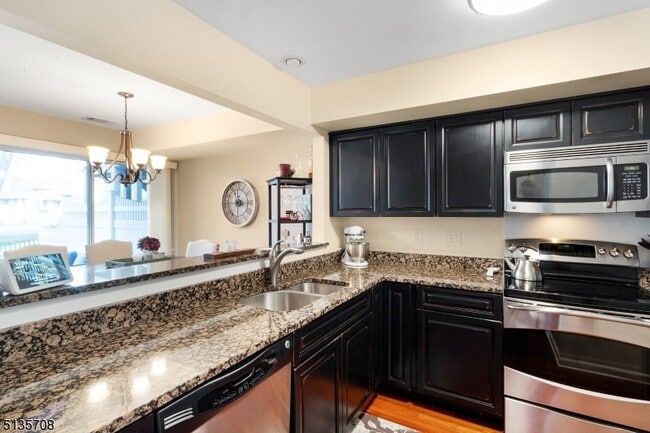 Building Photo - 75 Bentley Ct