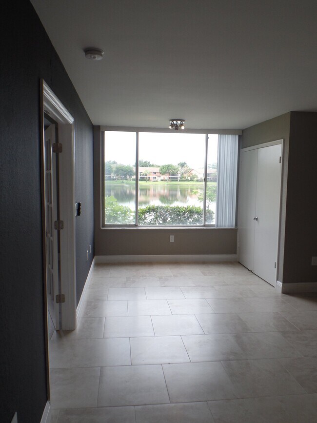 Building Photo - 2820 N Oakland Forest Dr