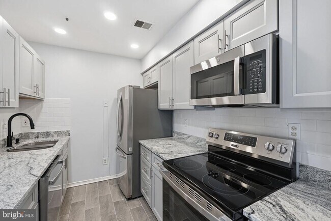 Building Photo - 13408 Shady Knoll Dr