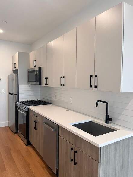 Building Photo - 543 Martin Luther King Jr Dr