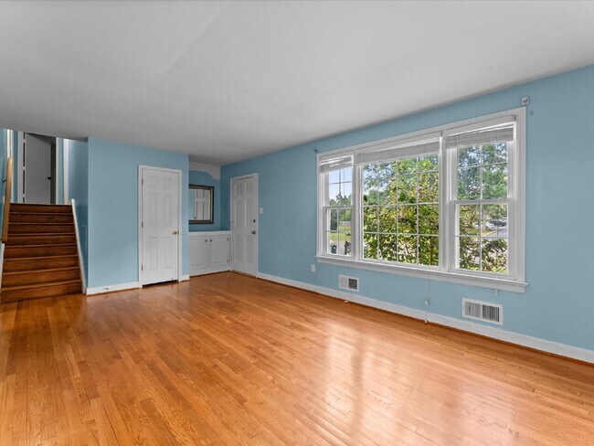 Building Photo - 2220 Lauderdale Dr