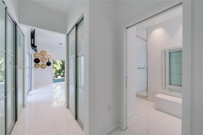 Building Photo - 475 Woodcrest Rd