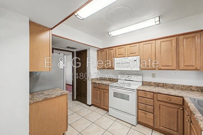 Building Photo - 9847 W Wrangler Dr