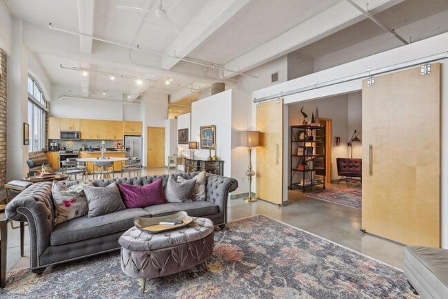 Building Photo - 700 N Washington Ave