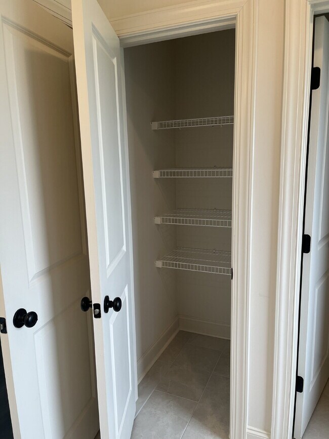 Building Photo - "Spacious 4-Bedroom Retreat with 3.5 Baths in Charming Mt. Juliet!"