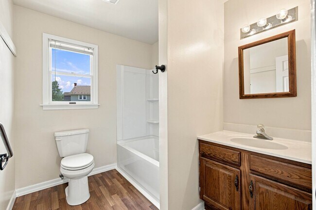 Building Photo - 15 Beech Ln