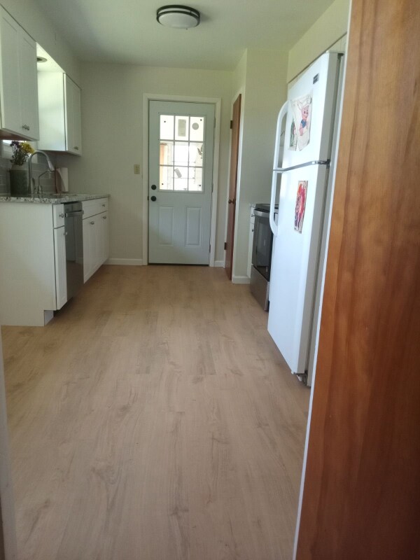 Building Photo - 5316 W River Rd