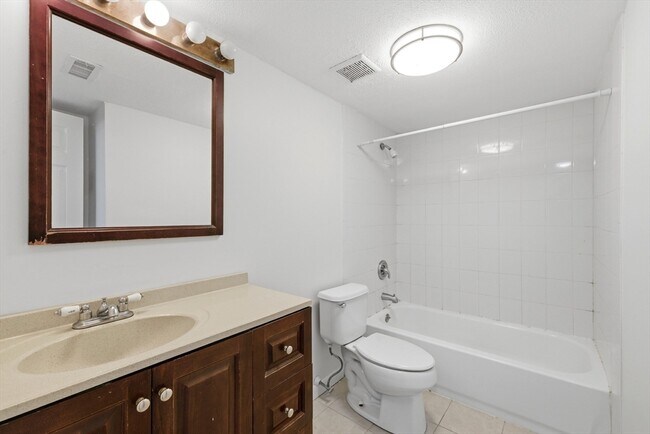 Building Photo - 26 Beacon St