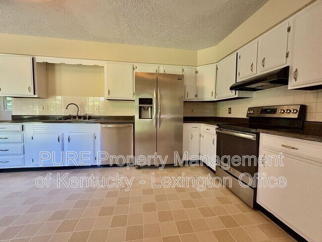 Building Photo - 2077 Dogwood Dr