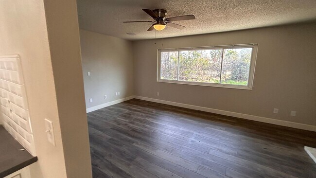 Building Photo - 2960 Cabrillo Dr