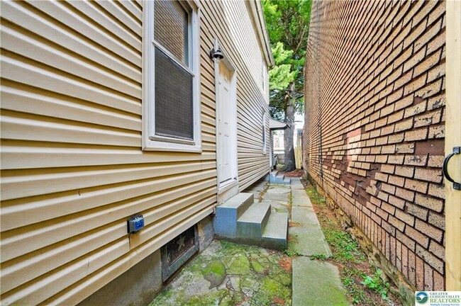 Building Photo - 525 N Ninth St