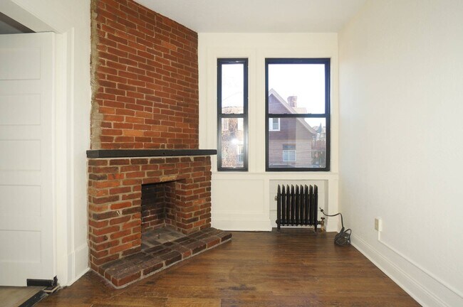 Dining Room - Lionhead