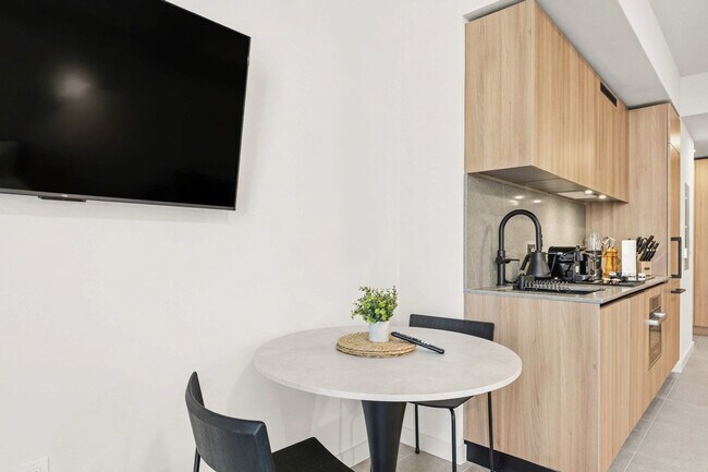 Building Photo - 121 NE 5th St