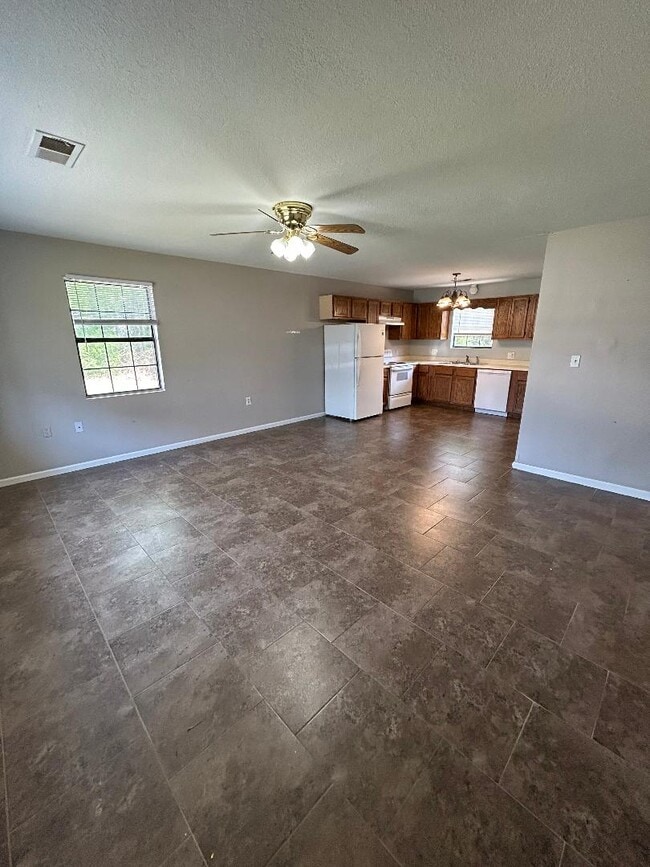 Building Photo - 103 Jewel Cove