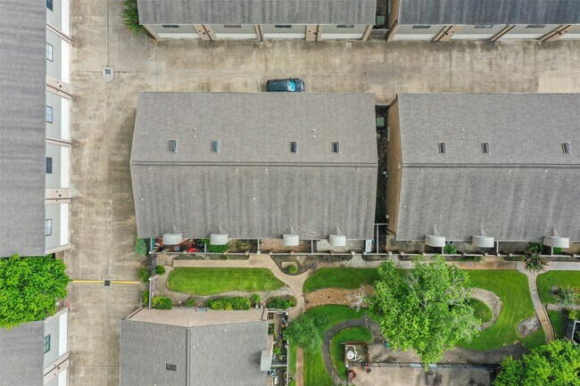 Building Photo - 9850 Pagewood Ln