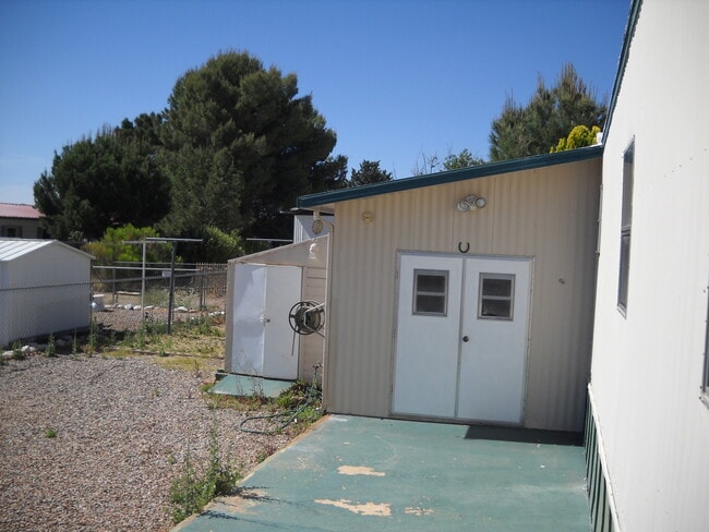 Building Photo - Cute trailer in Golden Acres