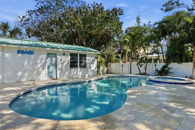 Building Photo - 759 Lantana Ave