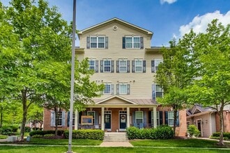 Building Photo - Awesome on Observation - 3/2.5 + one car G...