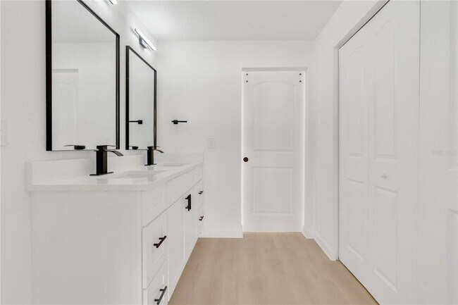 Building Photo - 1985 Japonica Rd