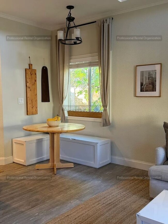 Building Photo - Wine Country Living at Its Finest