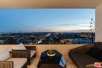 Building Photo - 1100 Alta Loma Rd