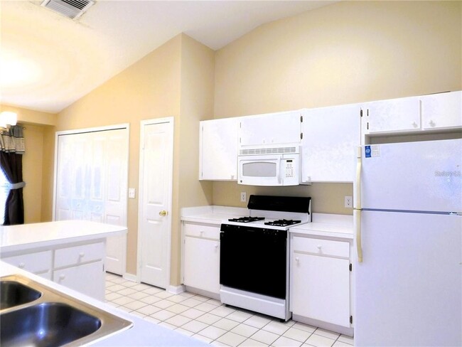 Building Photo - 1802 Durkee Pl