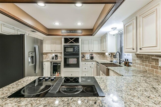 Building Photo - 407 W Chelsea Pl