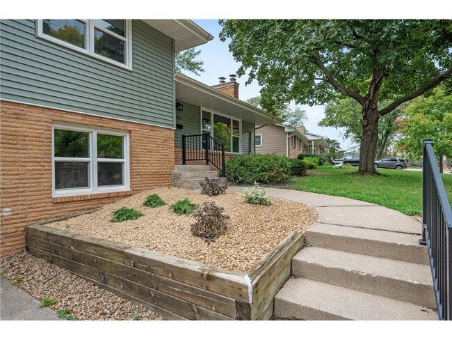Building Photo - 4901 Larkspur Ln