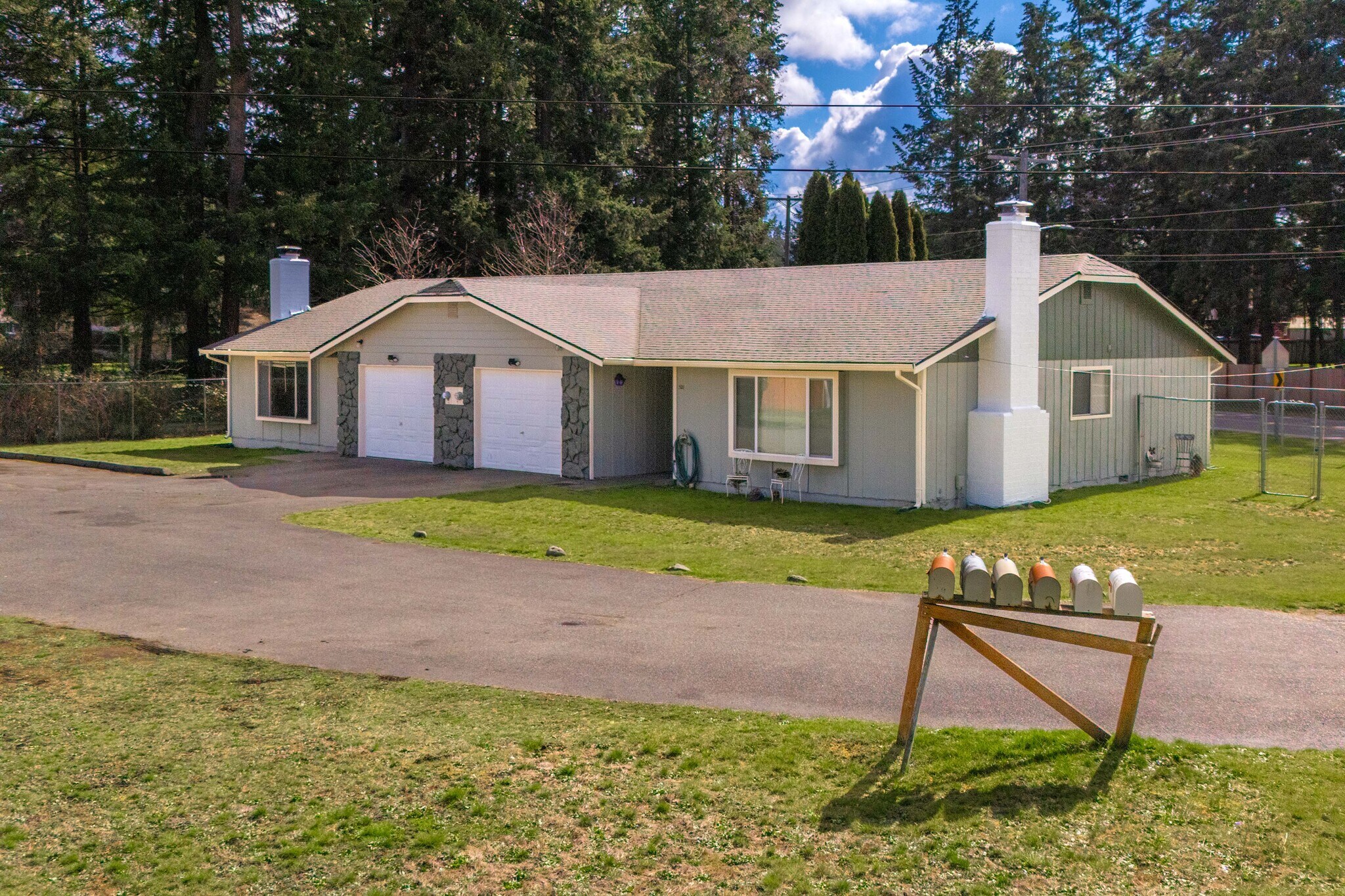 Side view of 521 159th side - 523 159th St E