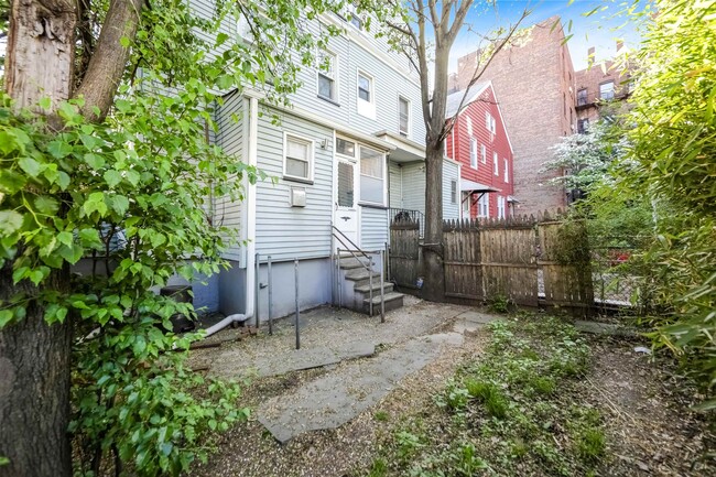 Building Photo - 54 Highland Ave