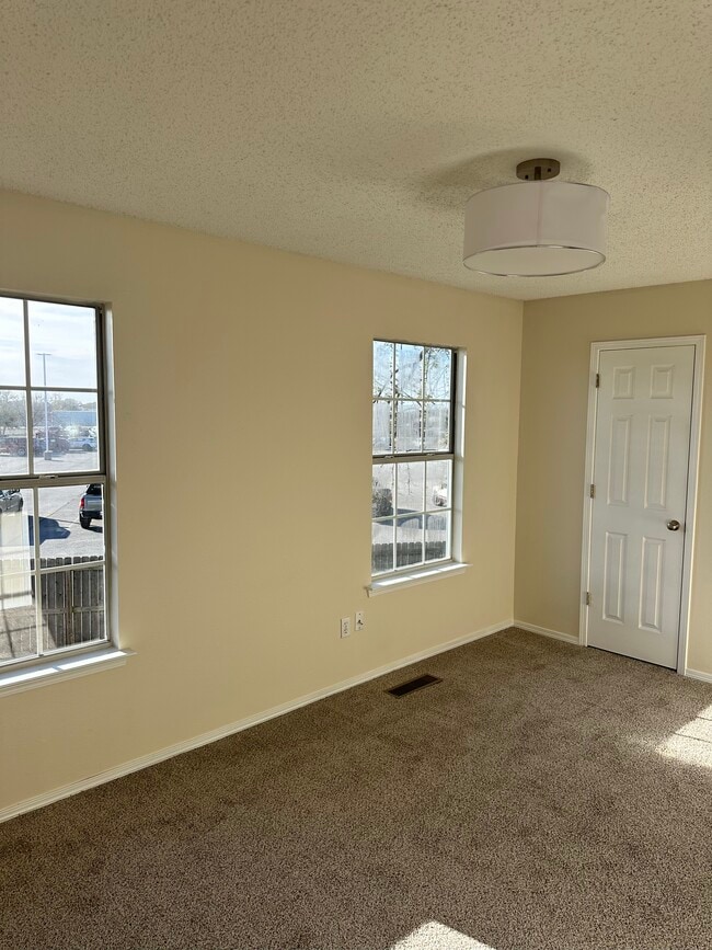 Building Photo - 1300 Fredonia St