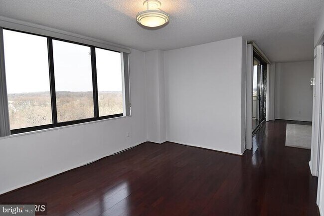 Building Photo - 5225 Pooks Hill Rd