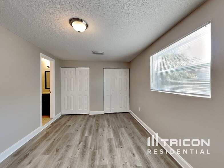 Building Photo - 1017 Jadewood Ave