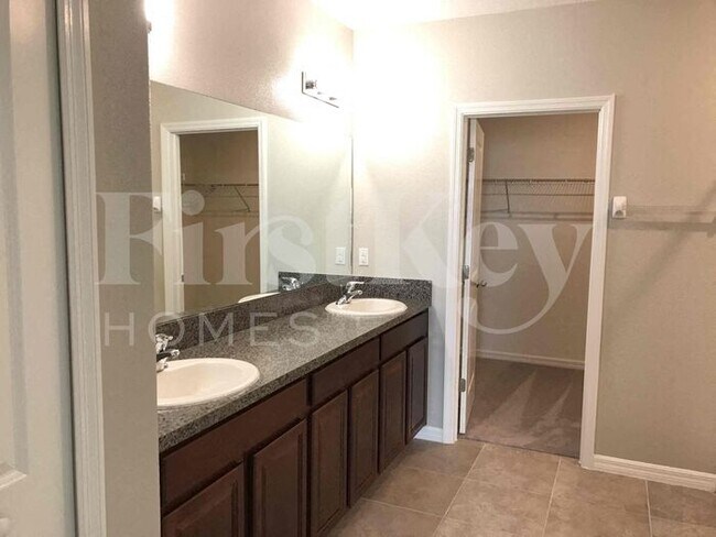 Building Photo - 9652 Sage Creek Dr