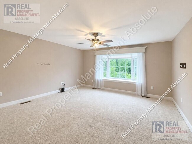 Building Photo - Prime Hudson Location: 3-Bed Townhouse Beside Benson’s Park