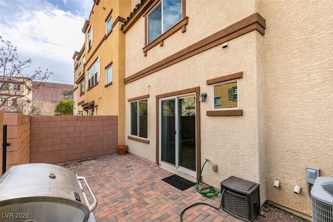 Building Photo - 1525 Spiced Wine Ave