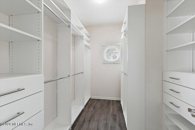 Building Photo - 8884 Hampton Landing Dr E