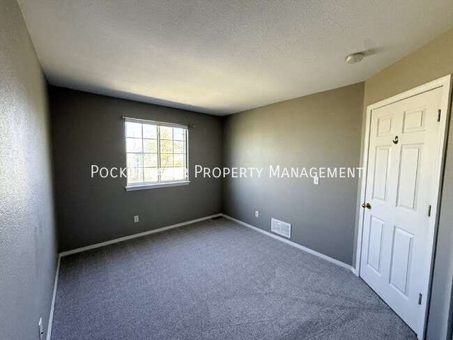 Building Photo - 6270 Snowberry Ave