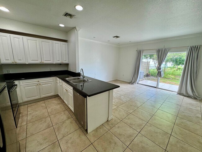 Building Photo - 35 SE 3rd Ave