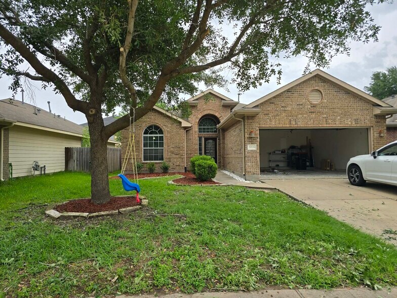 Building Photo - 20126 Breezy Oak Ct