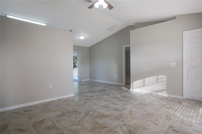 Building Photo - 339 Erie Dr